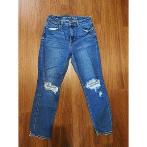 Distressed mom jeans - American Eagle - Size 6